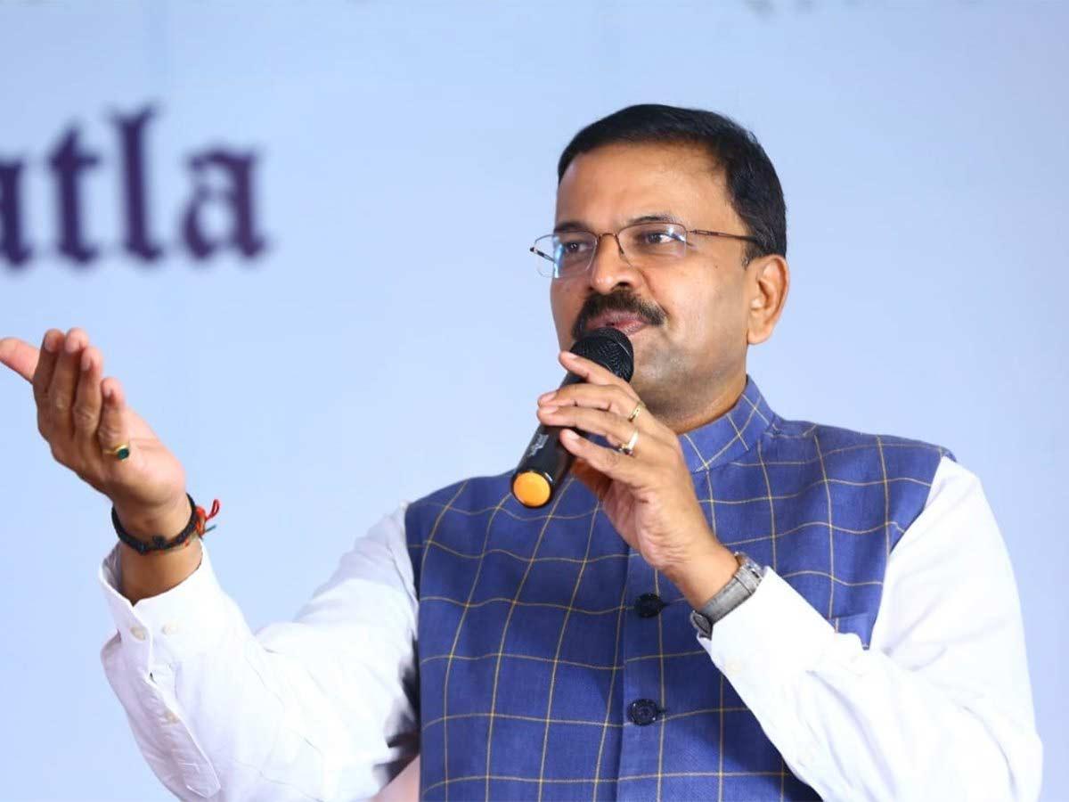 JD Lakshmi Narayana announces new political party