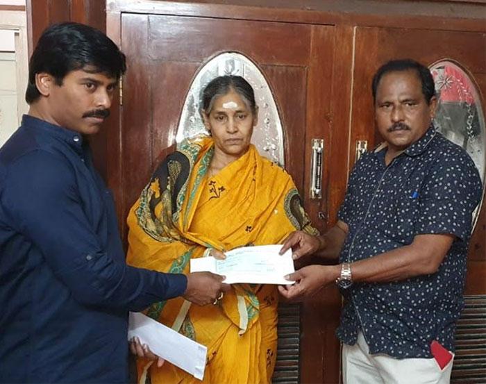 Journalists helps Late Journalist Family