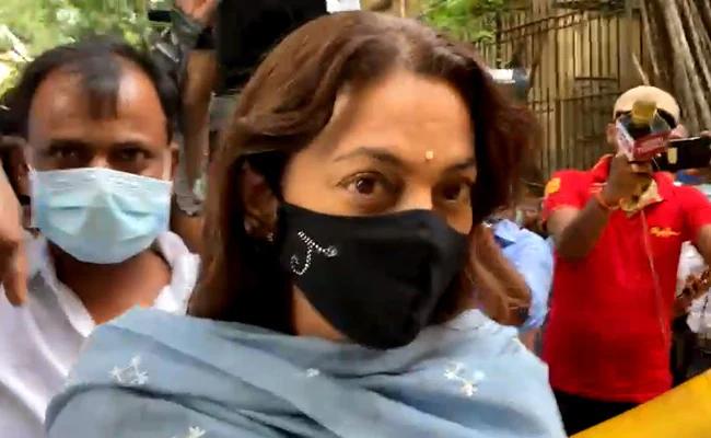 Juhi Chawla signs 1 lakh bond for Aryan Khan bail
