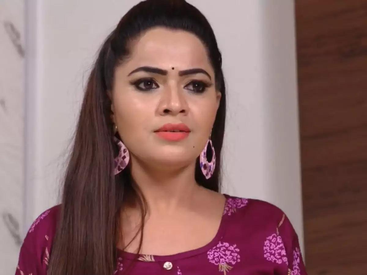 Karthika Deepam: Monitha is back
