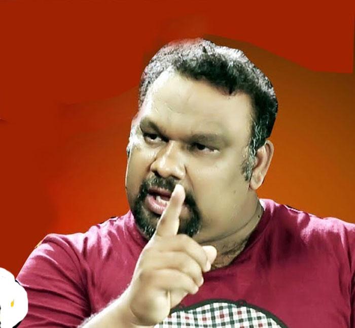 Kathi Mahesh Attacked on Pawan