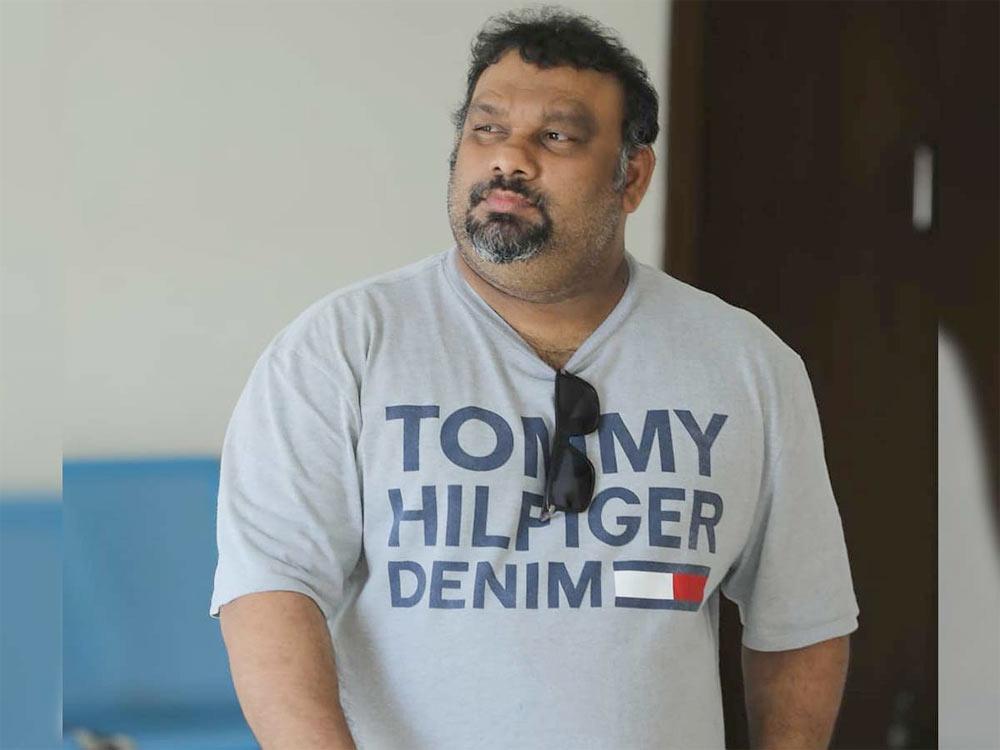 Kathi Mahesh gets involved in accident