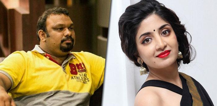 Kathi Mahesh Targets Poonam Kaur and Pawan Kalyan