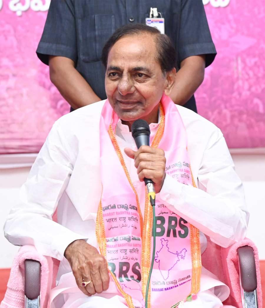 KCR To Hold Key Meet In Telangana Bhavana