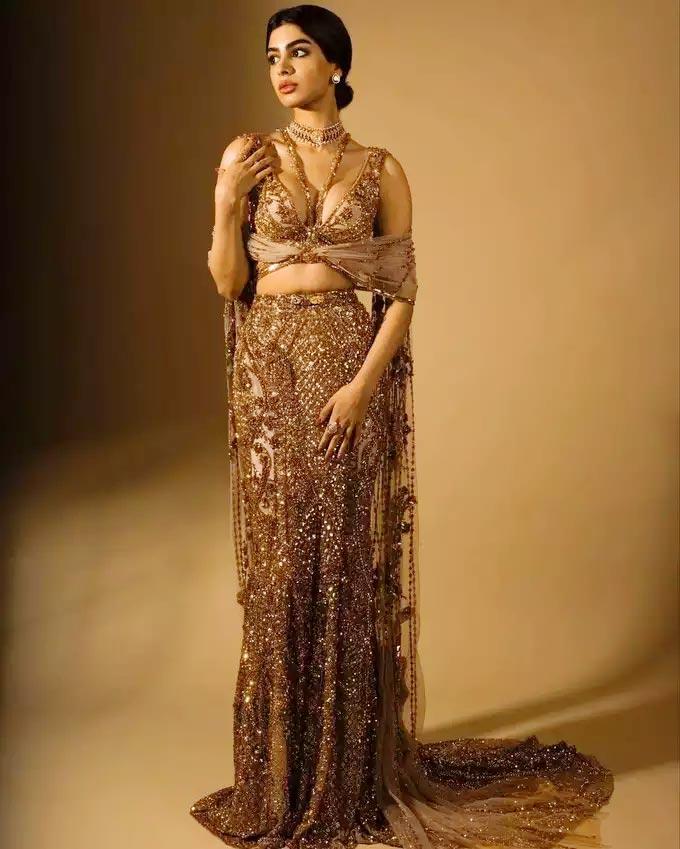 Khushi Kapoor with a glamour show beyond her sister
