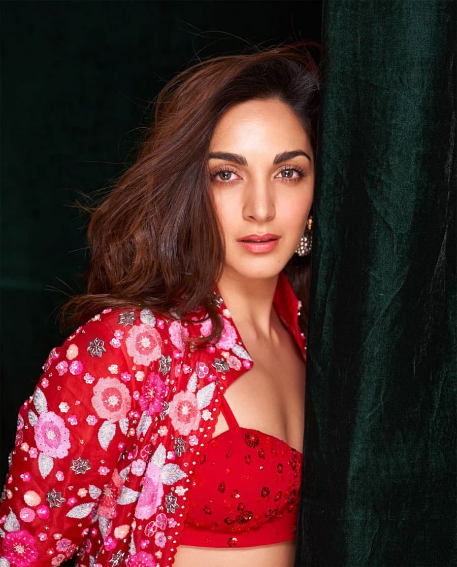 Kiara Advani looks beautiful in a red outfit