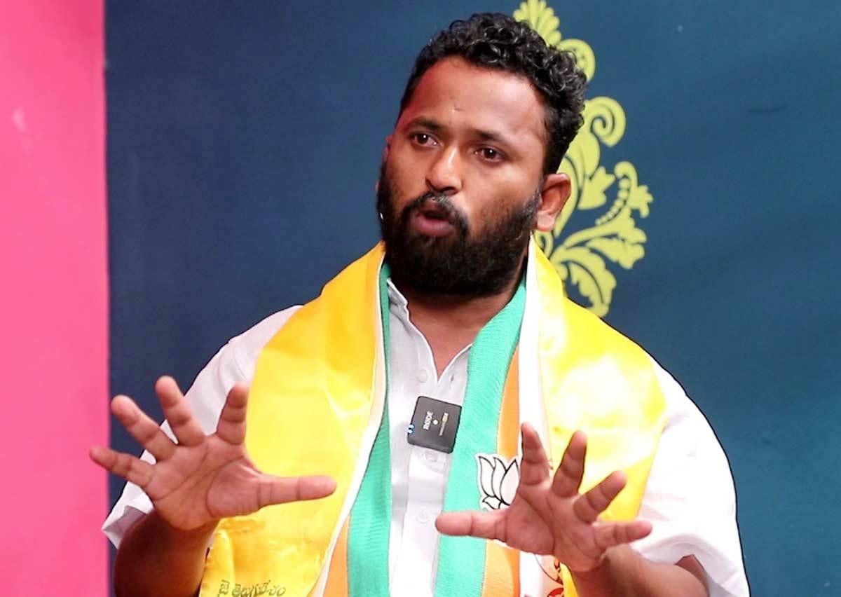 Kirrak RP Ragging YS Jagan Rushikonda Palace