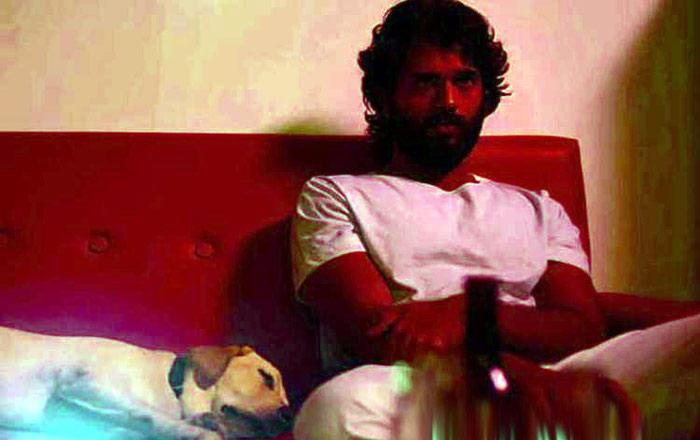 Lady attack on Arjun Reddy