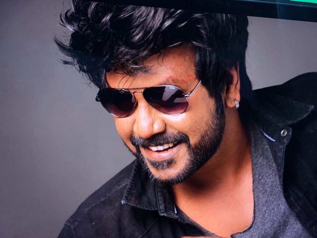 Lawrence pics are viral to remind Rajinikanth