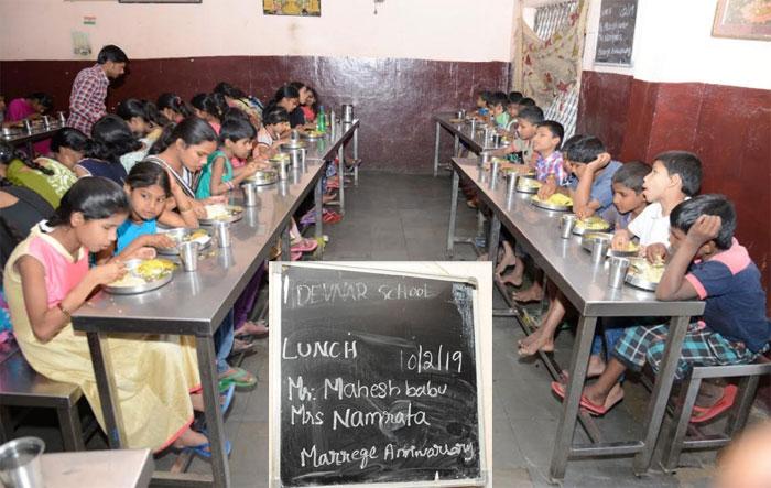 Mahesh and Namrata offers lunch for 650 visually impaired students