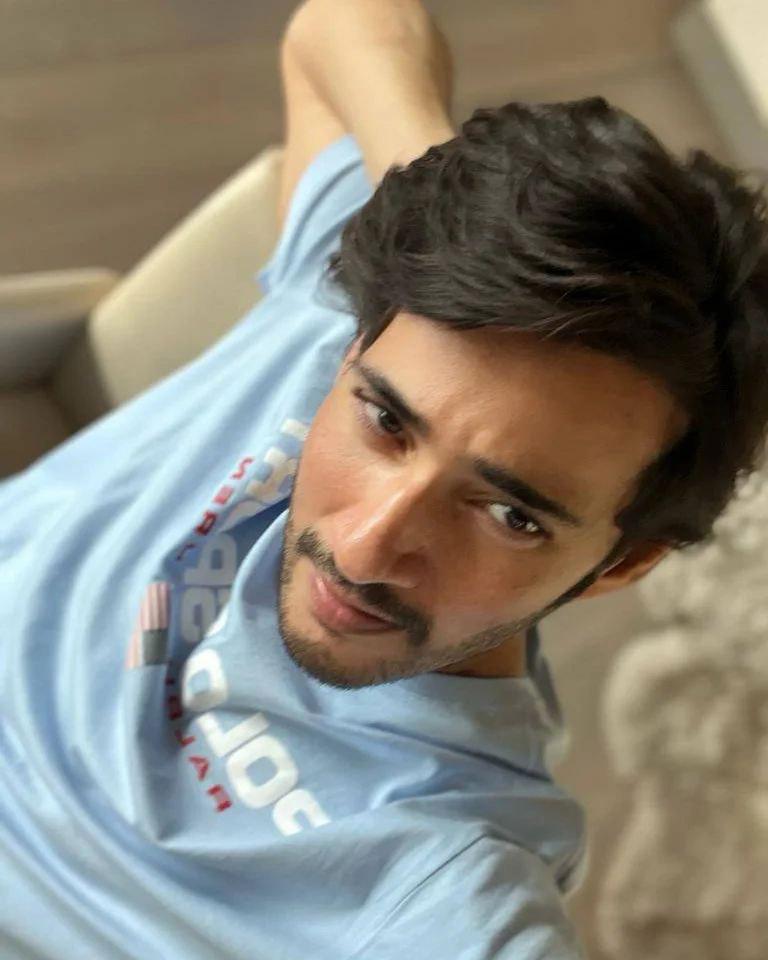 Mahesh babu new selfie goes viral