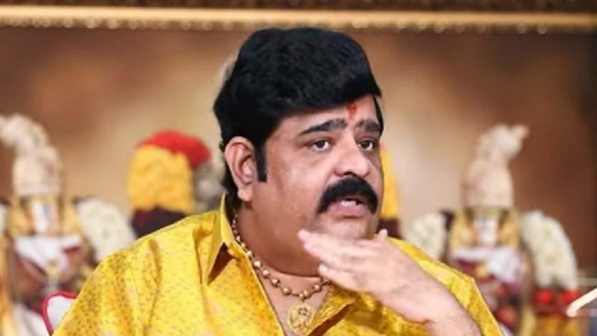 Mahesh fans fire on Venu Swamy