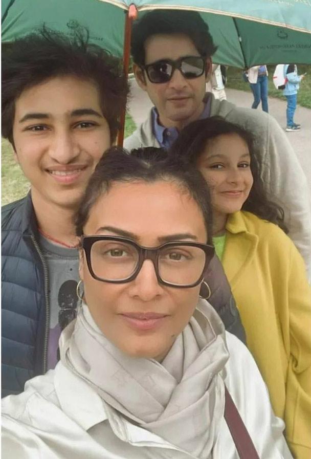 Mahesh Selfie With Family