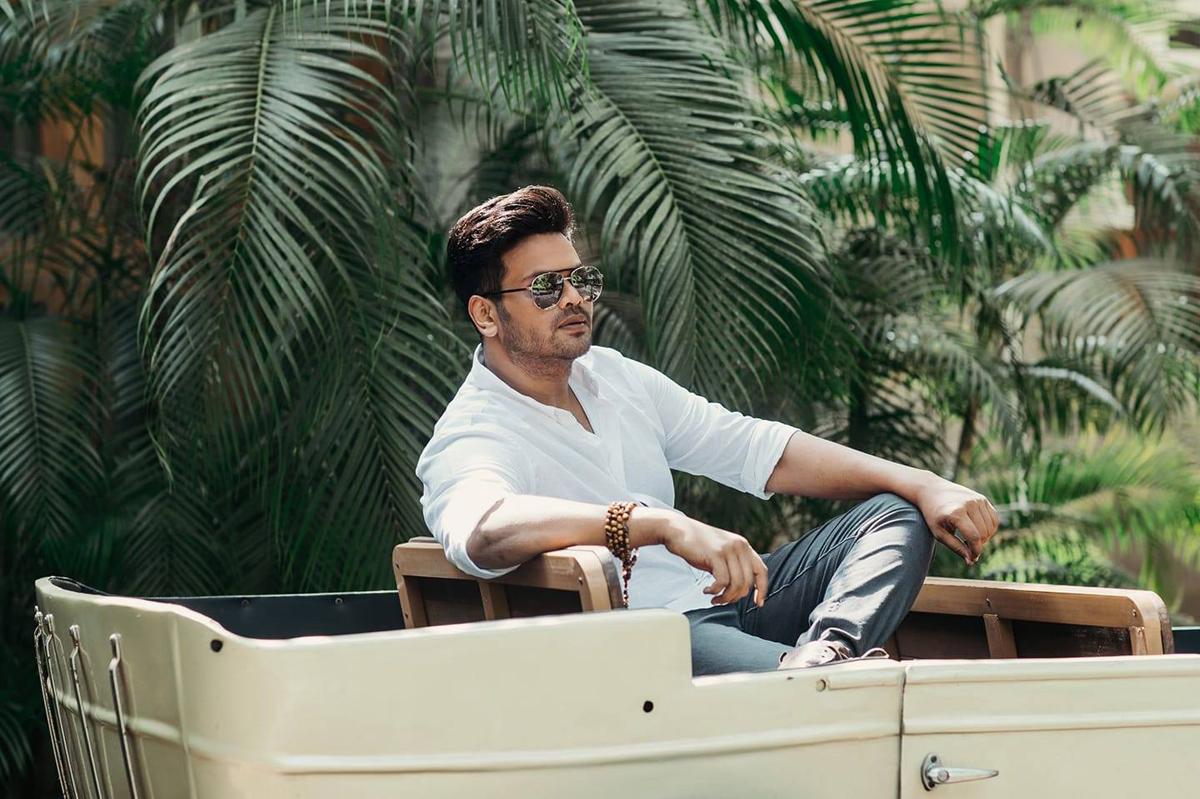 Manchu Hero Rocking Look!