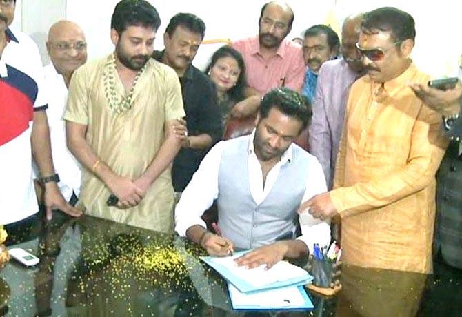 Manchu Vishnu takes oath as MAA president