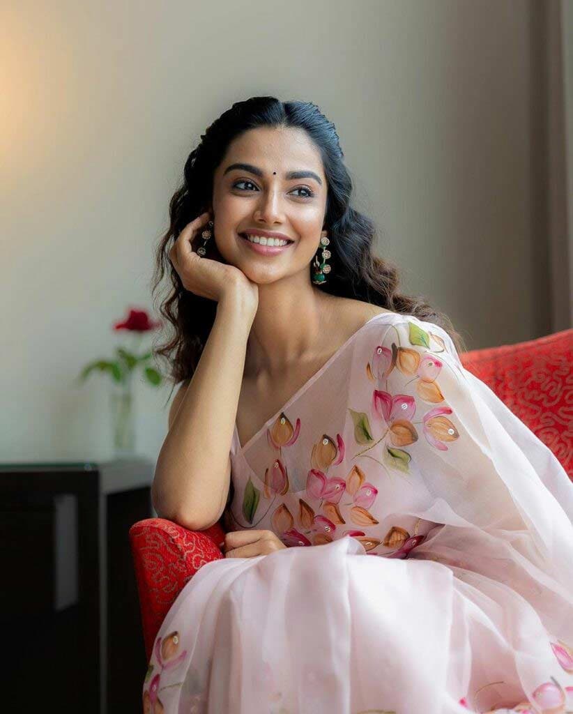 Meenakshi Chaudhary in Full Khushi