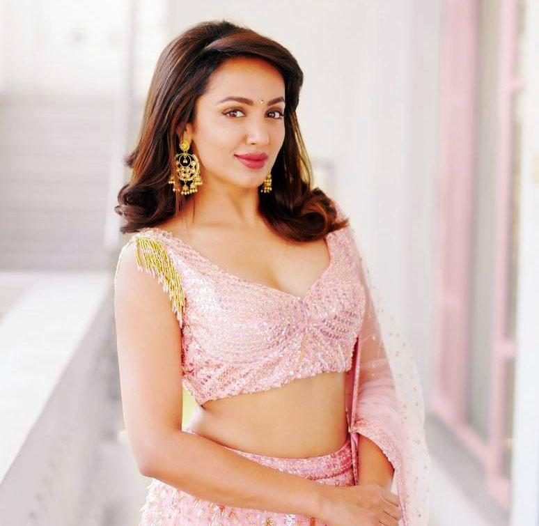 Meet The First Captain Of Bigg Boss Telugu OTT
