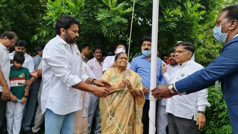 Megastar looks Fit and Super slim