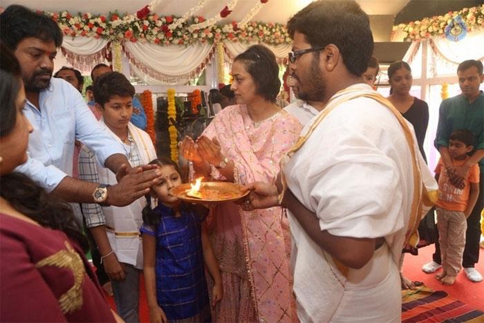 Mehar Ramesh Strong Relations with Mahesh Babu Family