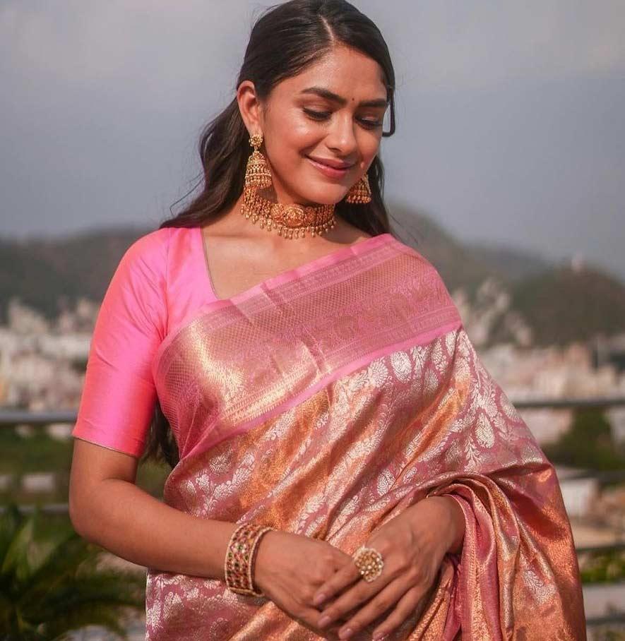 Mrunal Thakur laments lack of romantic roles