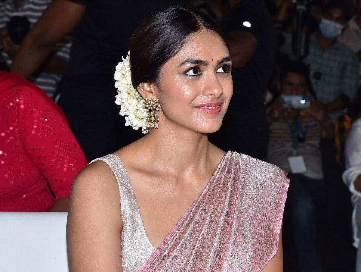Mrunal Thakur makes shocking comments on marriage