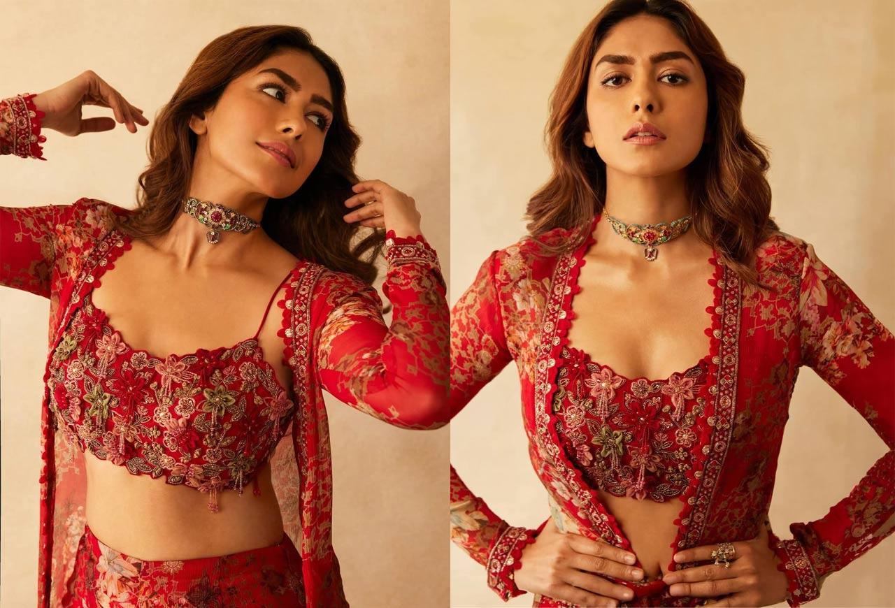 Mrunal Thakur mesmerizing look