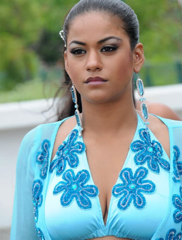 Mumaith Khan Eliminate in Bigg Boss Show?