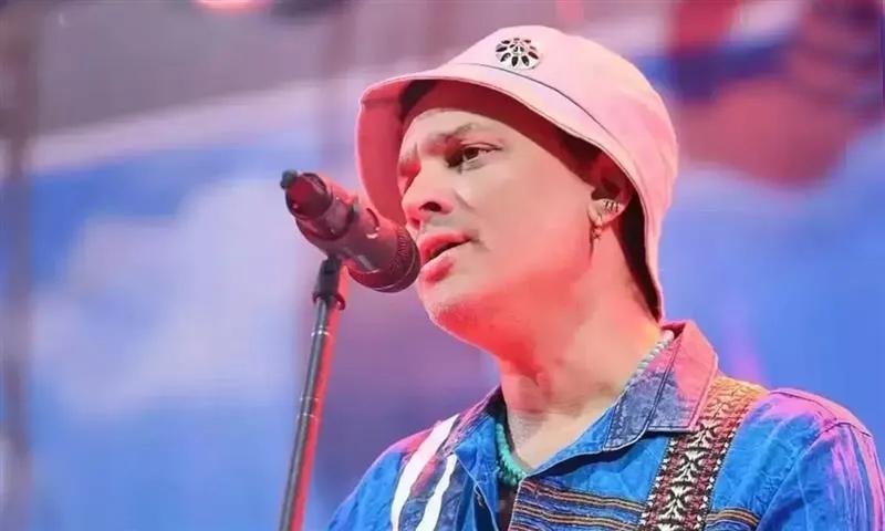 Mystery in singer death