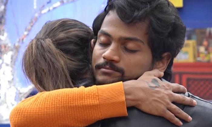 Nagarjuna Satires On Siri - Shanmukh Hugs