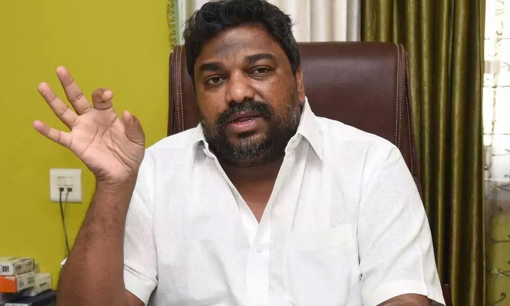 Natti Kumar sensational comments on star heroes