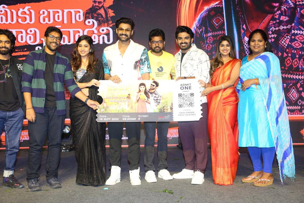 Nenu Meeku Baga Kavalsinavadini Pre release event