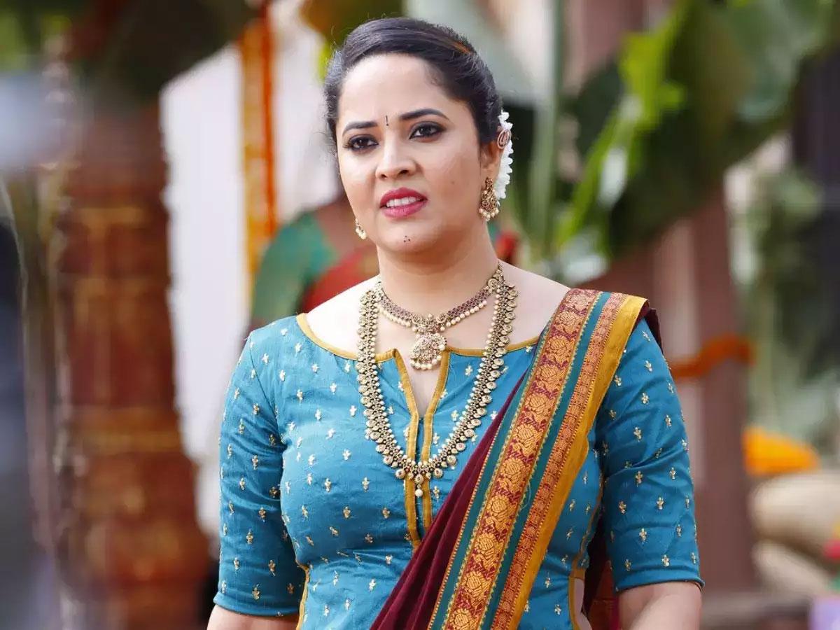 Netizens fires on Anasuya