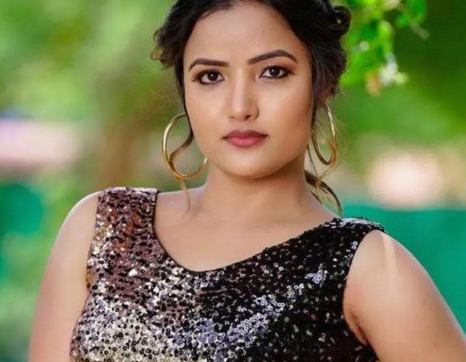 Netizens Troll Siri For Shanmukh-Deepthi Sunaina BreakUp