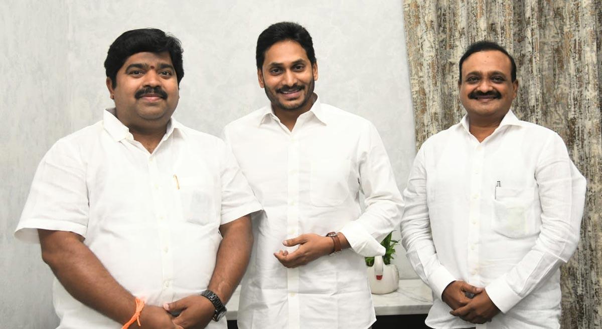 New TTD Special Invite Dasari Kiran Kumar Meets AP CM