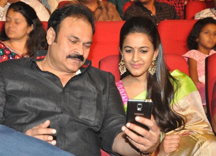 Niharika shocks with Nagababu Decision