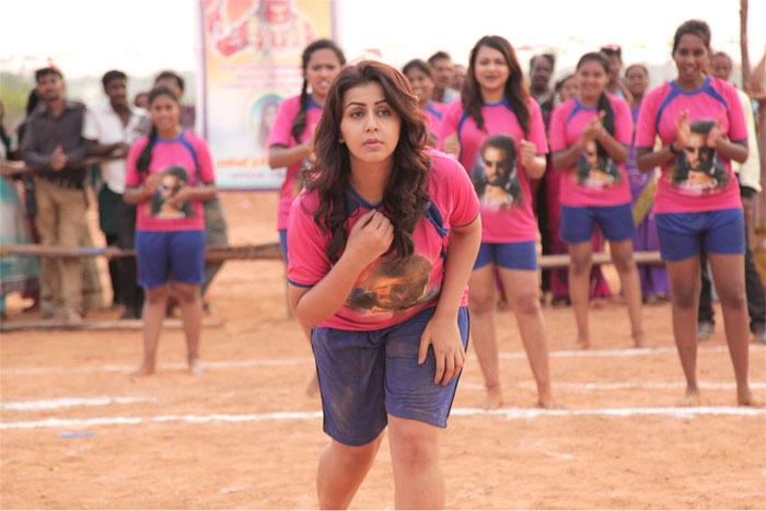 Nikki Galrani Rajinikanth Fan in Pakka Movie