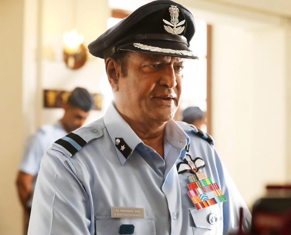 No importance to Mohan Babu in Aakaasam Nee Haddhu Ra