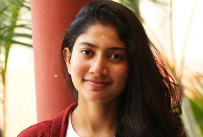 No Movies in Sai Pallavi Hand