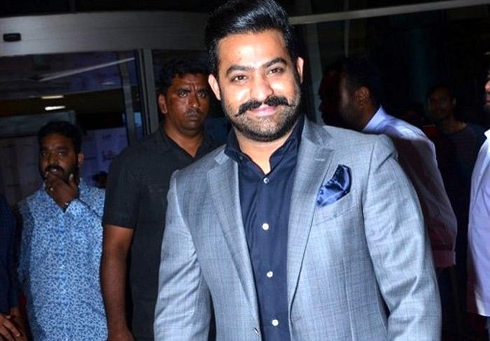 NTR Turns Best Actor at Filmfare Awards 2017