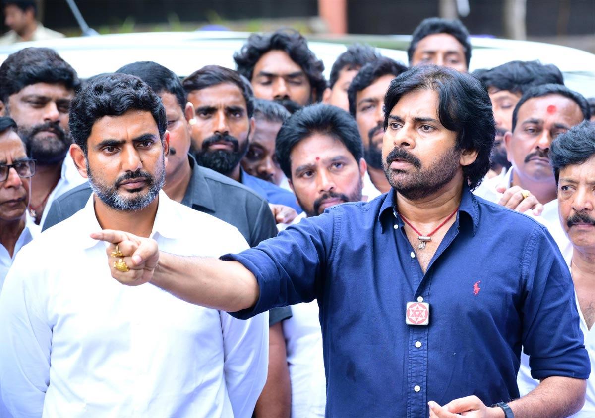 Pawan alliance with TDP: Mega fans reaction