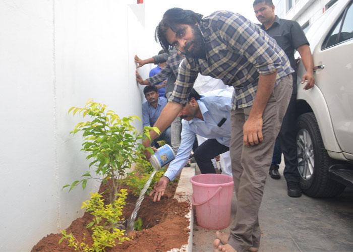 Pawan Kalyan Accepted Chiranjeevi's Challenge
