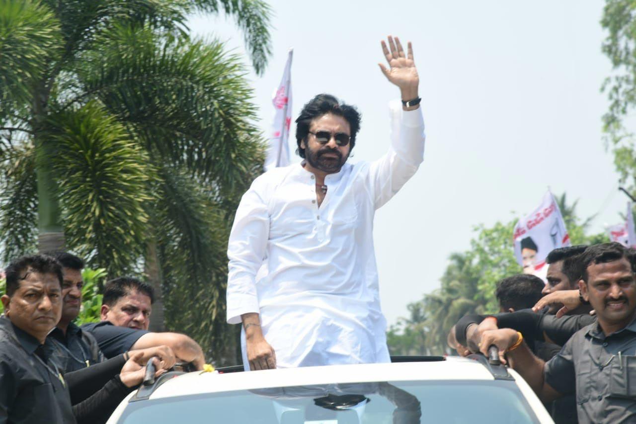 Pawan Kalyan at Kadiyapulanka