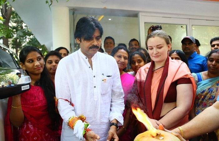 Pawan Kalyan Chalore Chalore Chal Tour Starts