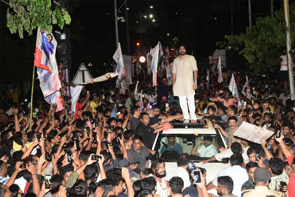 Pawan Kalyan storm shivers Jagan