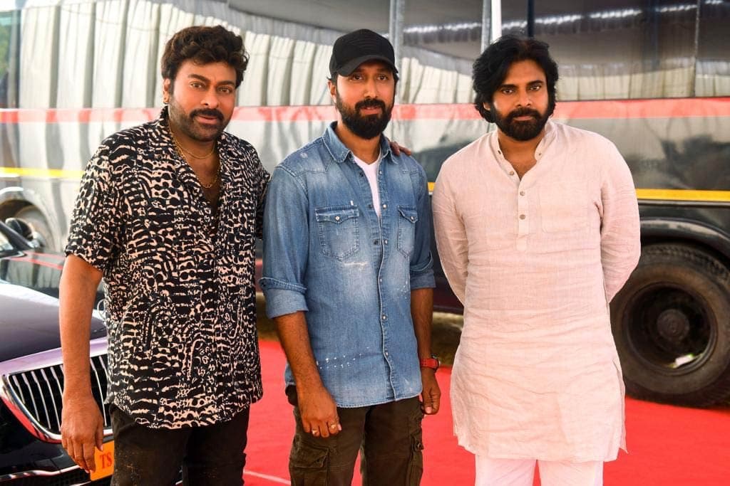 Pawan Kalyan watches Waltair Veerayya Boss Party