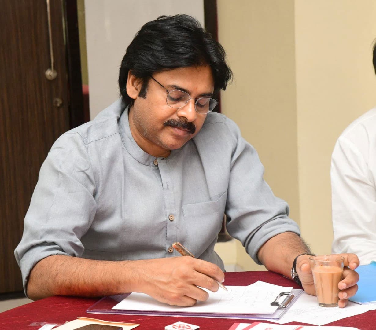 Pawan request to Mahesh, Tarak and Prabhas fans