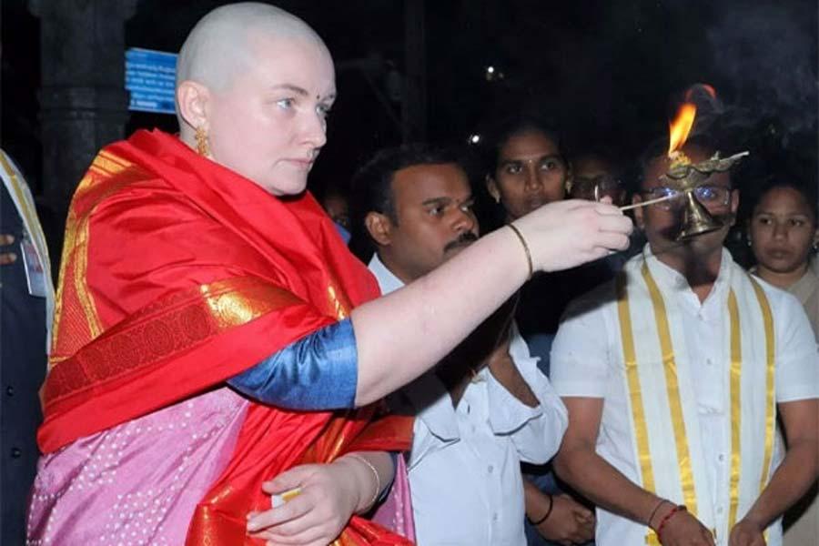 Pawan wife donates for Tirumala Annadanam
