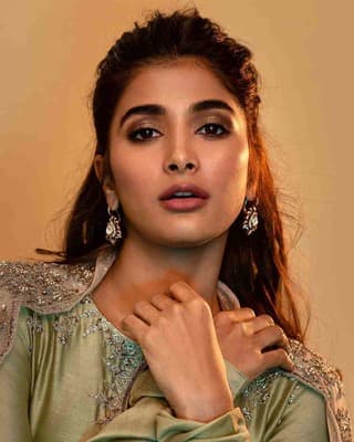 Pooja demanding huge..?
