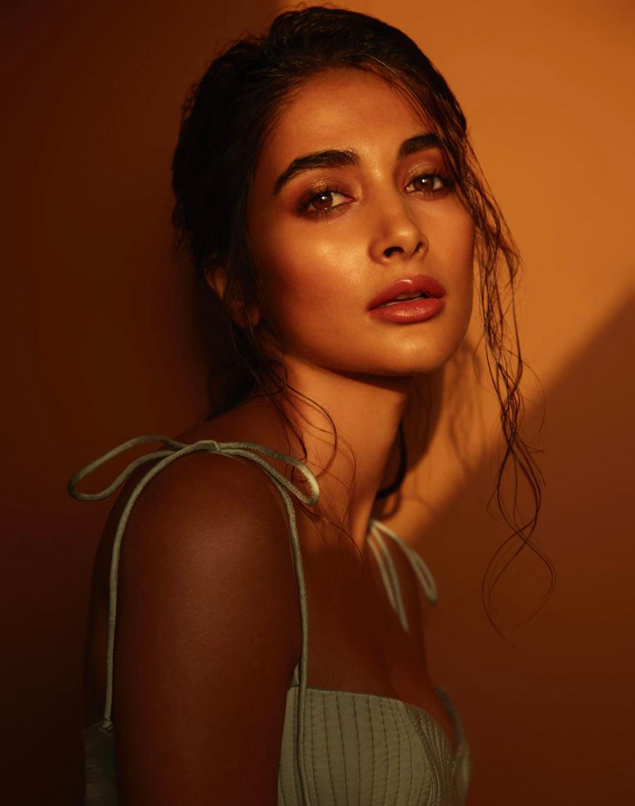 Pooja Hedge New Look viral 