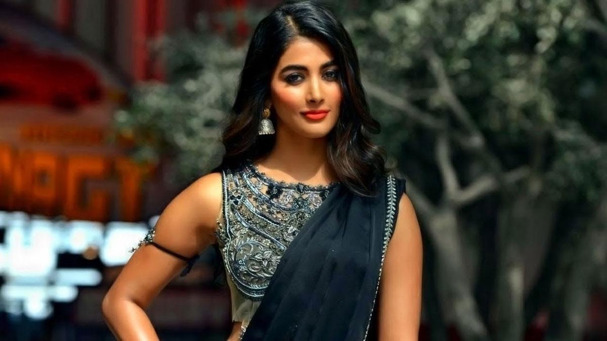 Pooja Hegde Should Be Expelled from Tollywood